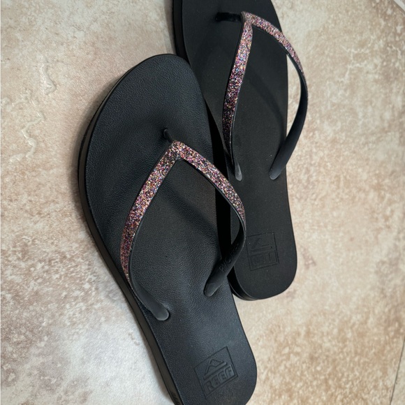 Stylish Black Glitter Sandals for Women - Picture 2 of 3